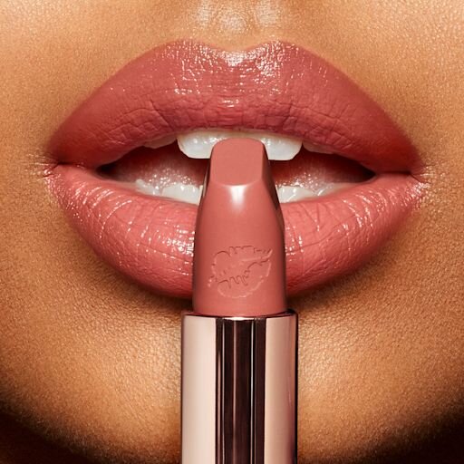 HOT LIPS 2 IN LOVE WITH OLIVIA